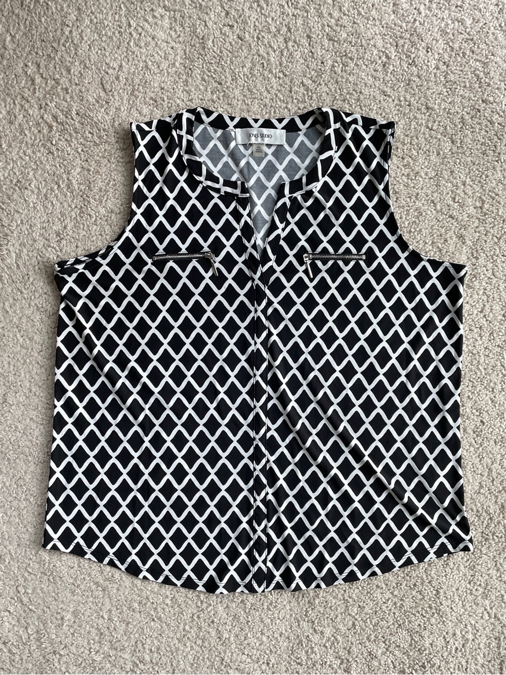 Jones Studio New York Black White Geometric V-cut Sleeveless Top Size Petite XL